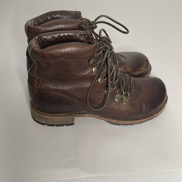 VINTAGE Shoe Company Lace Up Brown Leather Boot Women's 7 Low Heel Ankle Boot - Picture 2 of 7